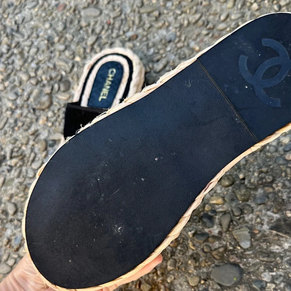 CHANEL Black Suede Logo Thong Espadrille Sandals - Picture 5 of 7